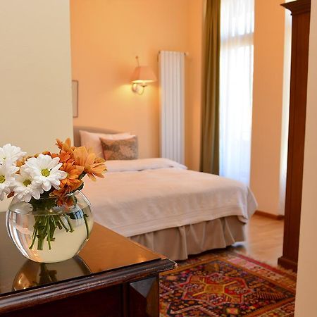 Urban Lodge Hotel Rooms And Suits Tbilisi ภายนอก รูปภาพ