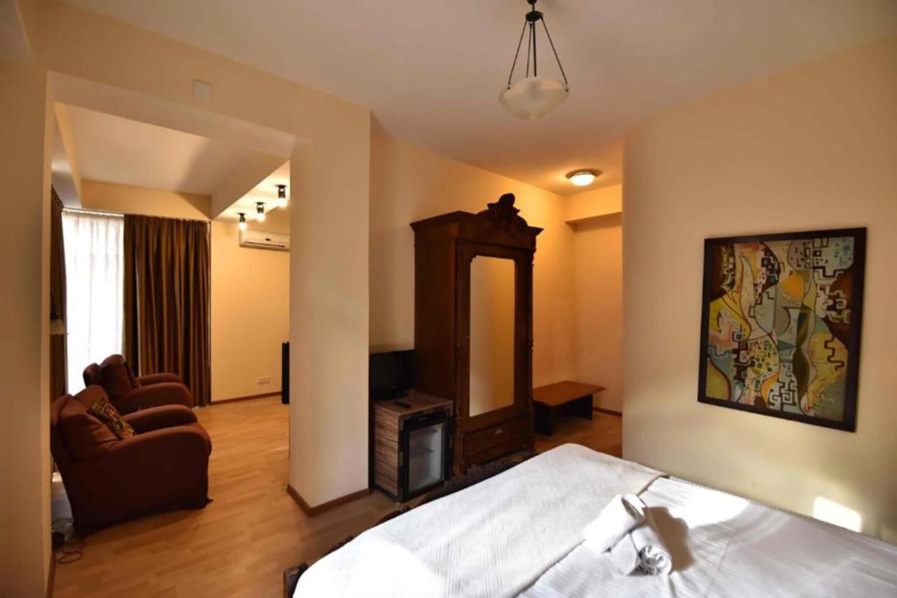 Urban Lodge Hotel Rooms And Suits Tbilisi ภายนอก รูปภาพ