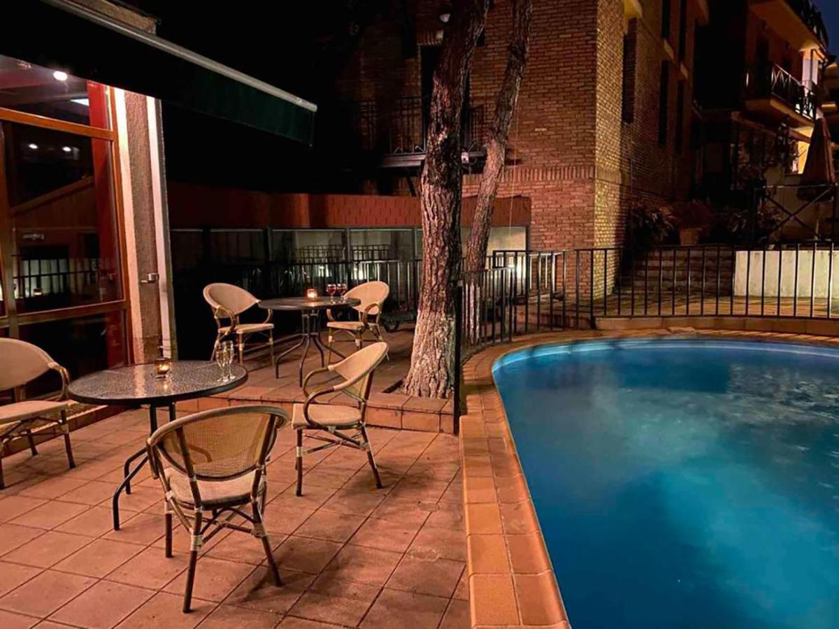 Urban Lodge Hotel Rooms And Suits Tbilisi ภายนอก รูปภาพ