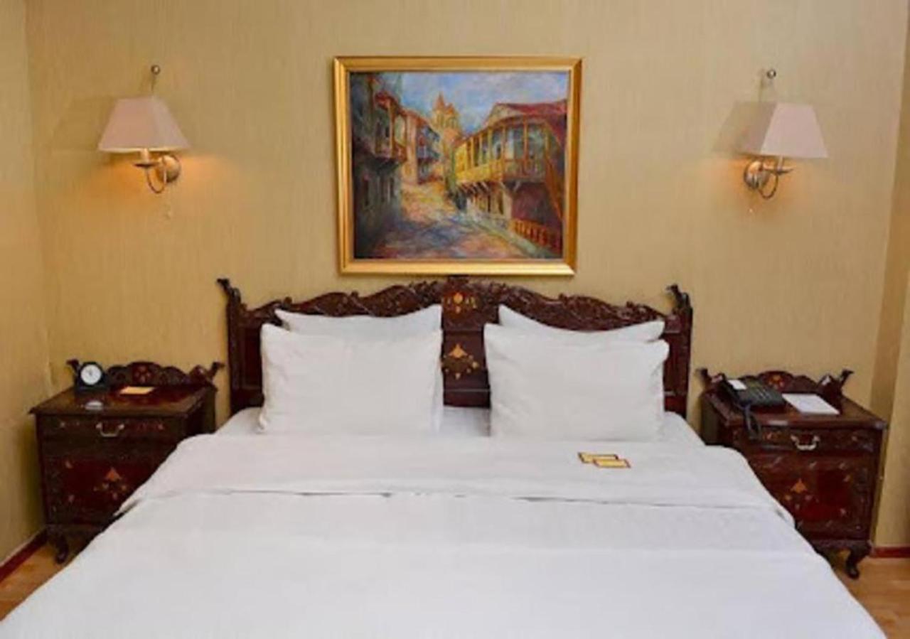 Urban Lodge Hotel Rooms And Suits Tbilisi ภายนอก รูปภาพ