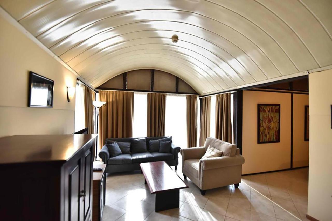 Urban Lodge Hotel Rooms And Suits Tbilisi ภายนอก รูปภาพ