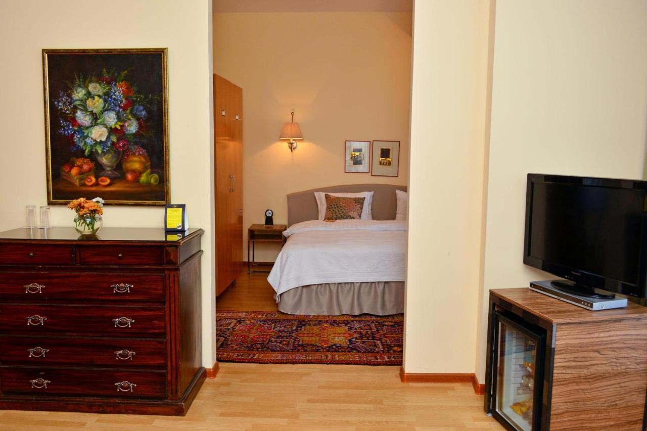 Urban Lodge Hotel Rooms And Suits Tbilisi ภายนอก รูปภาพ