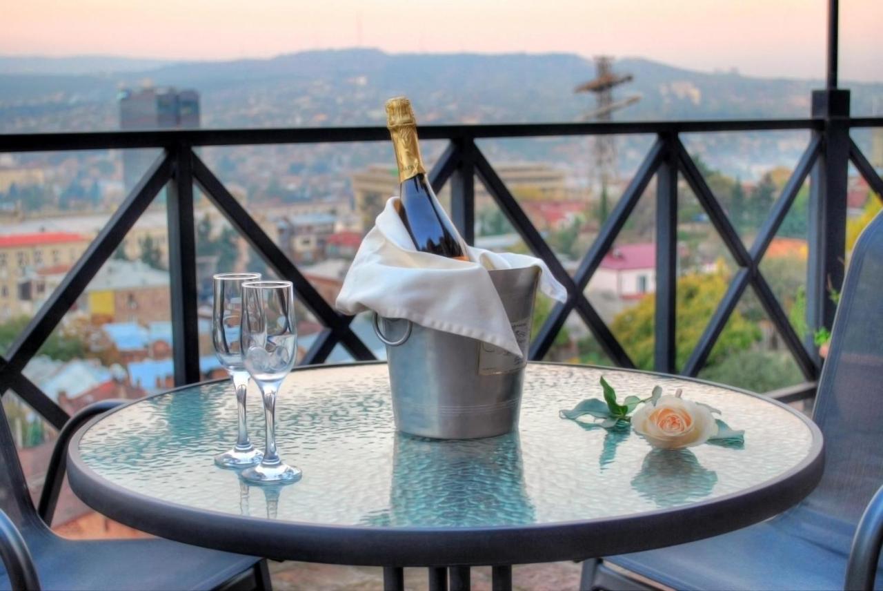 Urban Lodge Hotel Rooms And Suits Tbilisi ภายนอก รูปภาพ