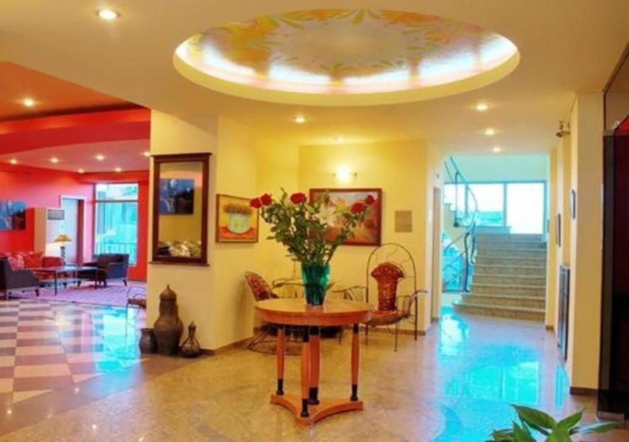 Urban Lodge Hotel Rooms And Suits Tbilisi ภายนอก รูปภาพ
