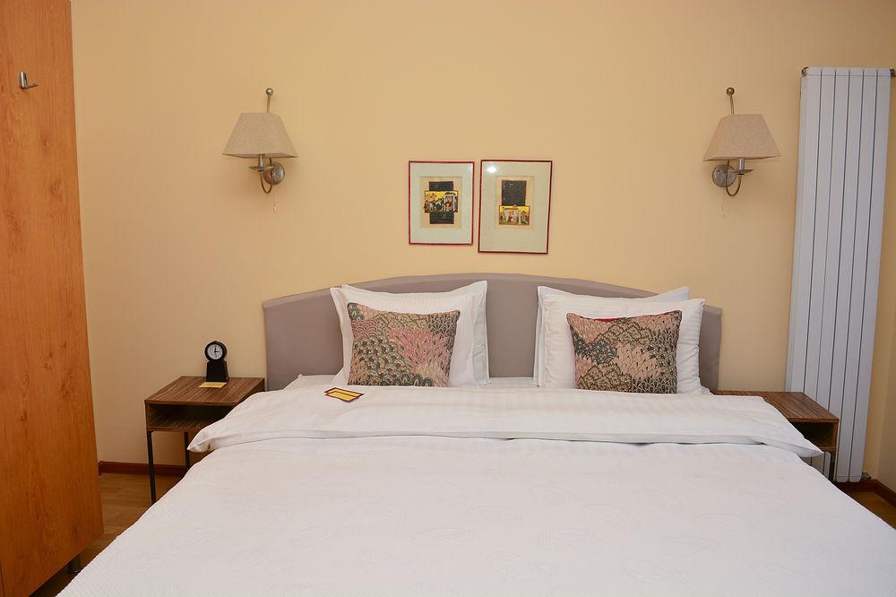 Urban Lodge Hotel Rooms And Suits Tbilisi ภายนอก รูปภาพ