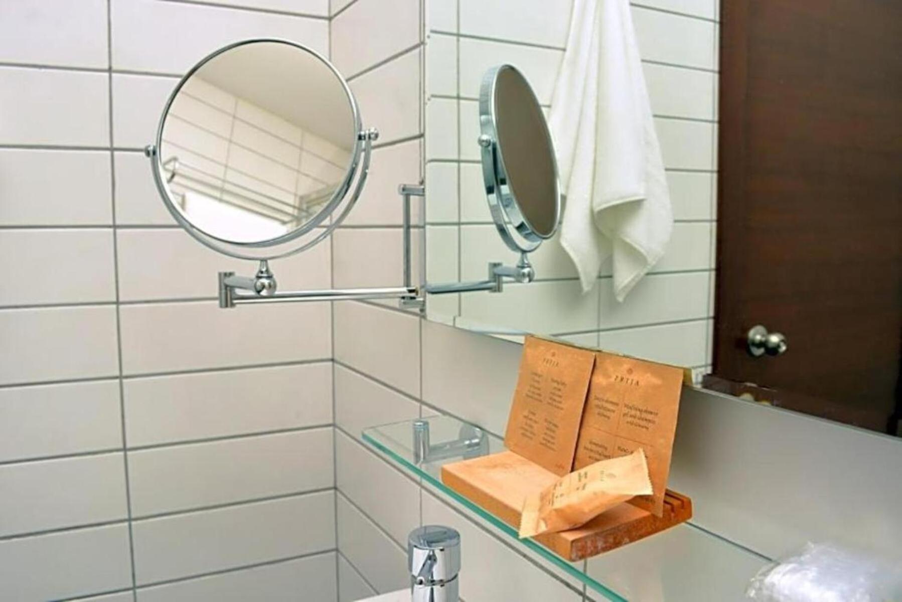 Urban Lodge Hotel Rooms And Suits Tbilisi ภายนอก รูปภาพ