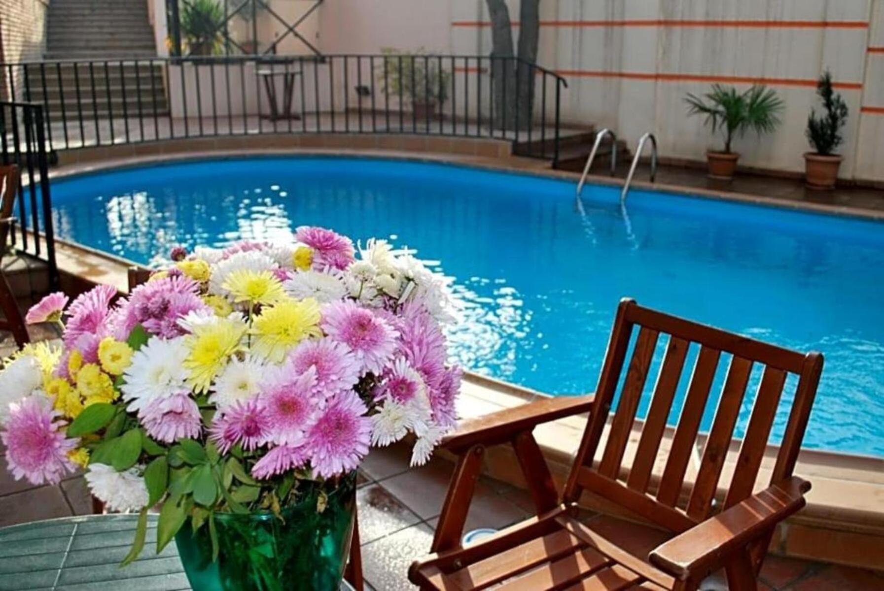 Urban Lodge Hotel Rooms And Suits Tbilisi ภายนอก รูปภาพ
