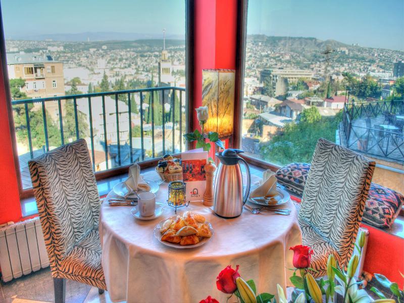 Urban Lodge Hotel Rooms And Suits Tbilisi ร้านอาหาร รูปภาพ