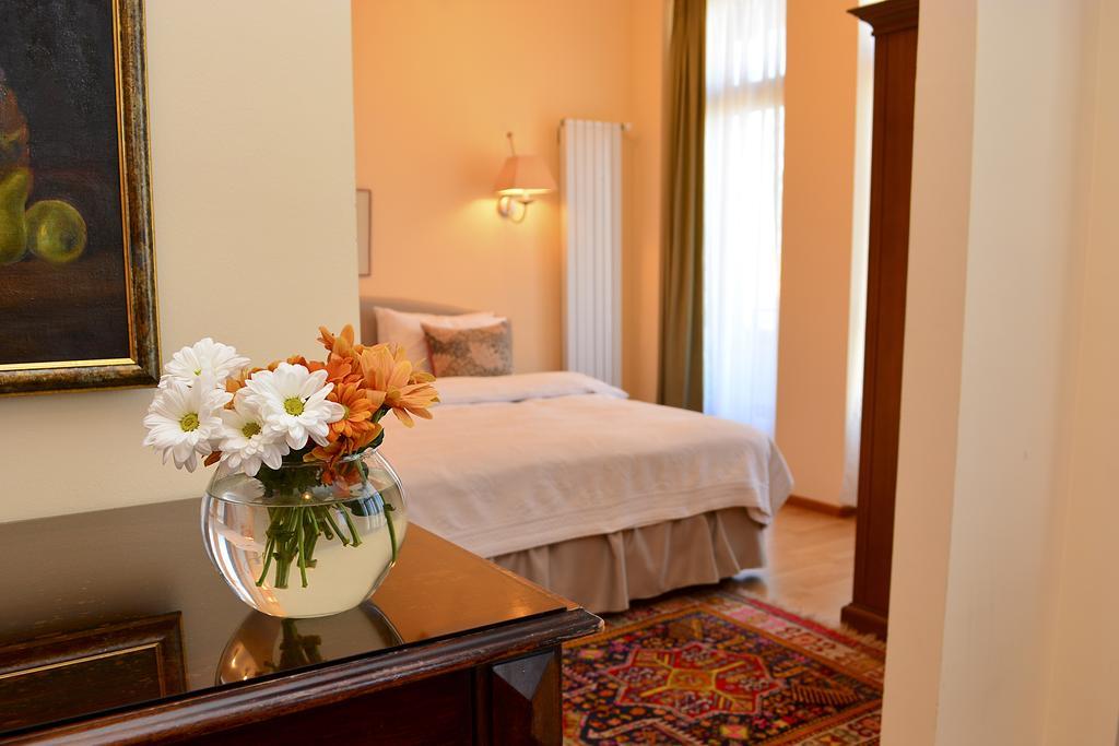 Urban Lodge Hotel Rooms And Suits Tbilisi ภายนอก รูปภาพ
