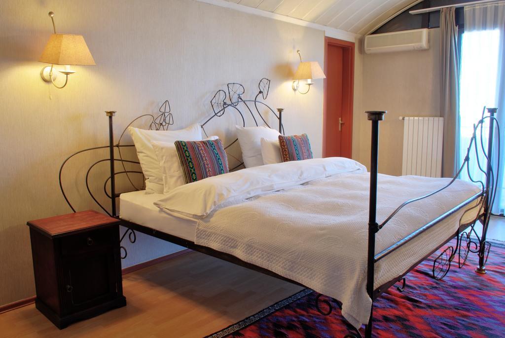 Urban Lodge Hotel Rooms And Suits Tbilisi ภายนอก รูปภาพ