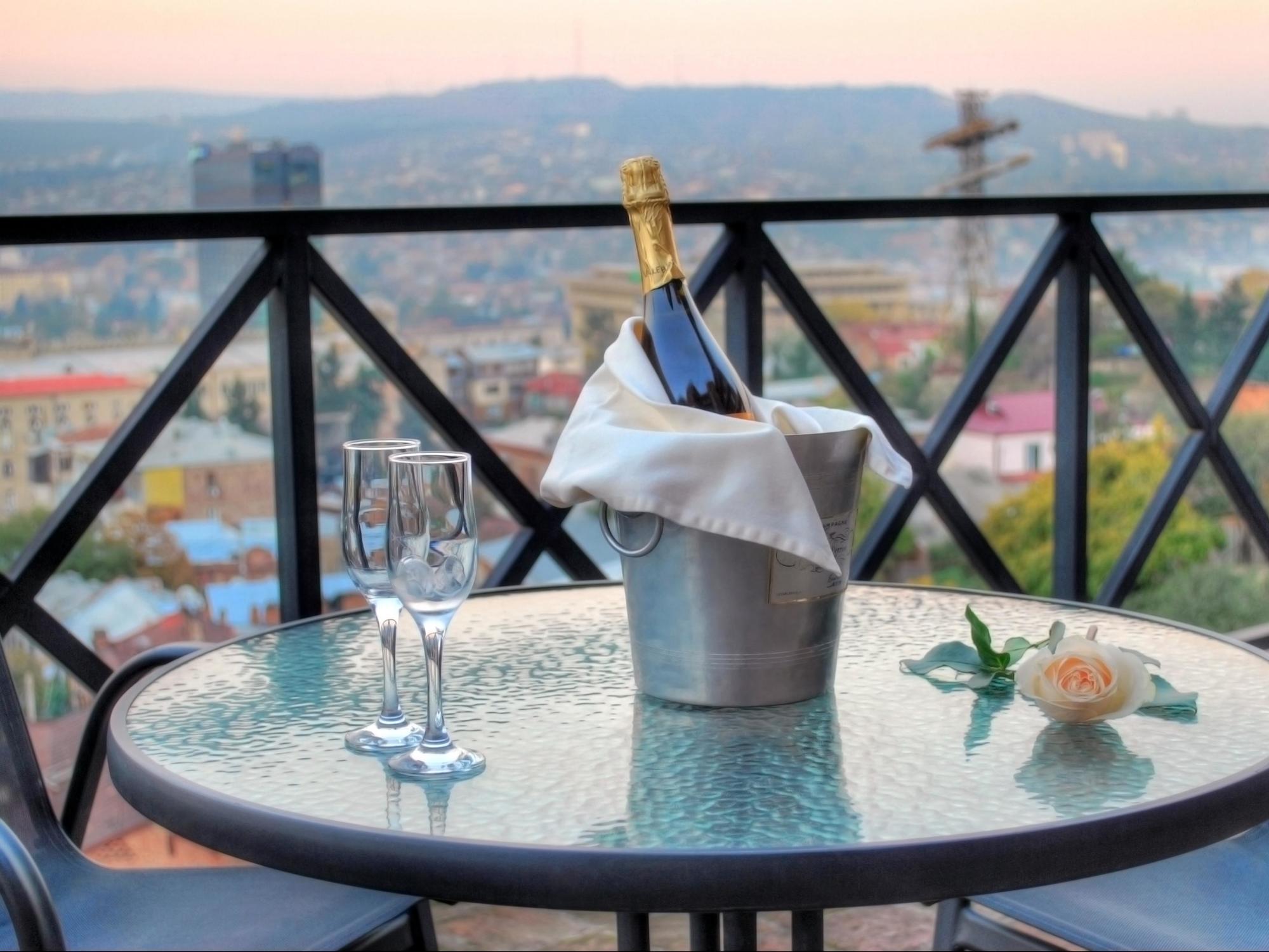 Urban Lodge Hotel Rooms And Suits Tbilisi ภายนอก รูปภาพ