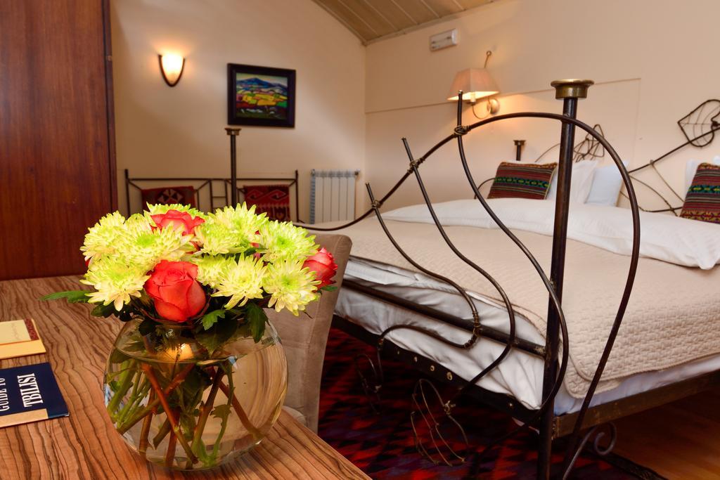Urban Lodge Hotel Rooms And Suits Tbilisi ภายนอก รูปภาพ