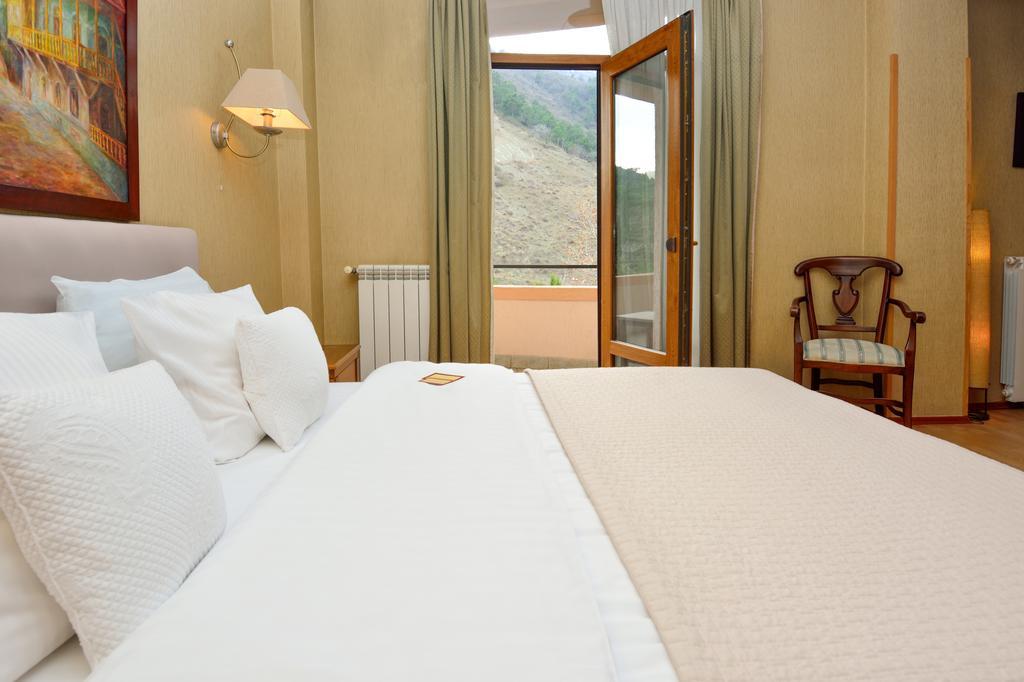 Urban Lodge Hotel Rooms And Suits Tbilisi ภายนอก รูปภาพ