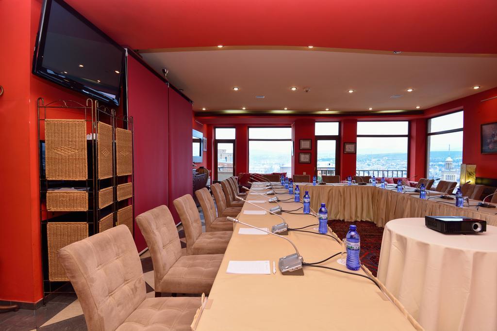 Urban Lodge Hotel Rooms And Suits Tbilisi ภายนอก รูปภาพ
