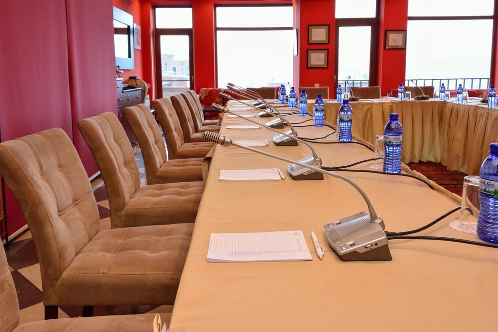 Urban Lodge Hotel Rooms And Suits Tbilisi ภายนอก รูปภาพ