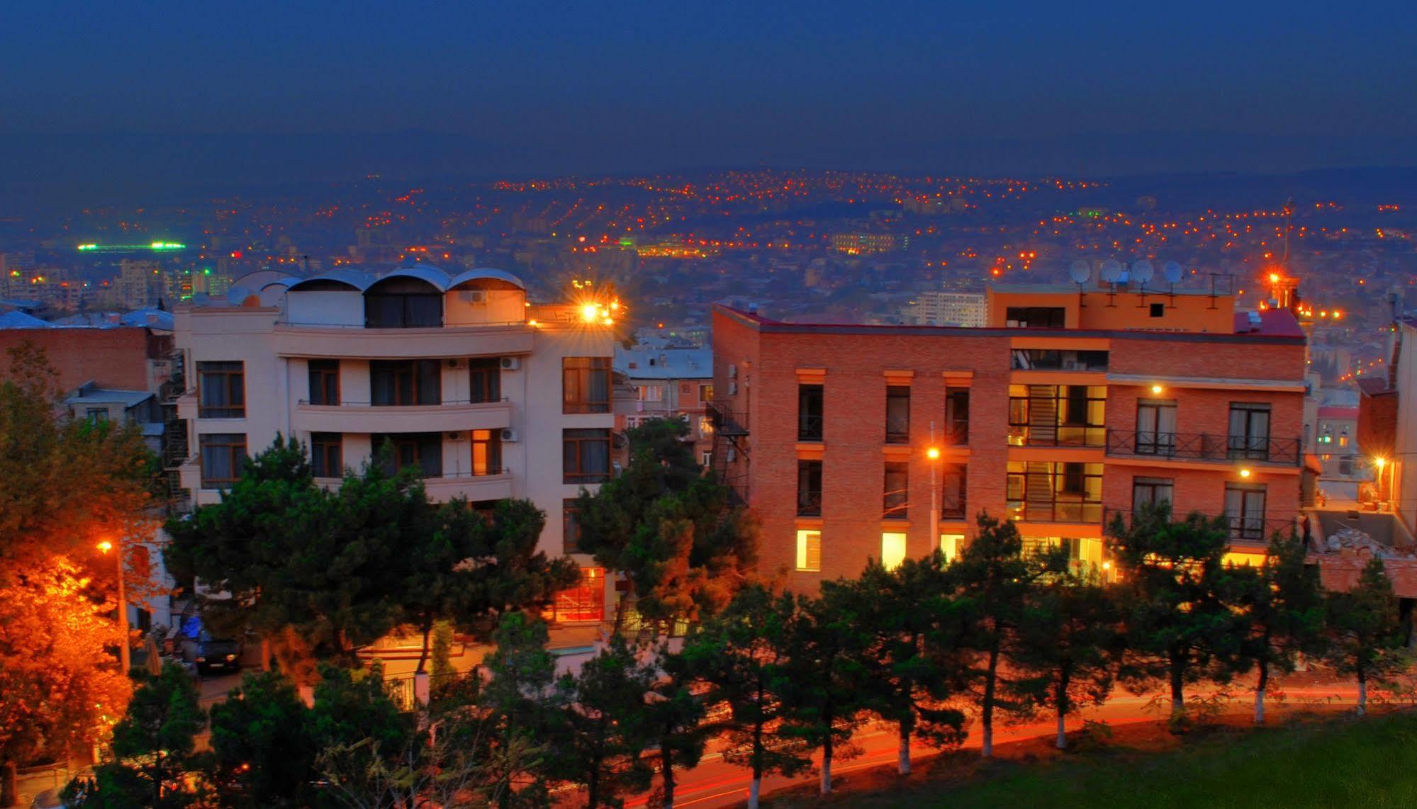 Urban Lodge Hotel Rooms And Suits Tbilisi ภายนอก รูปภาพ