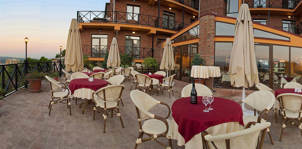 Urban Lodge Hotel Rooms And Suits Tbilisi ร้านอาหาร รูปภาพ
